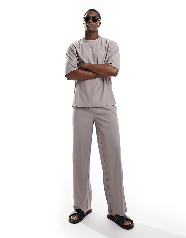 ONLY & SONS Plisse T-shirt & Trouser Co-ord In Grey 3 ONLY & SONS Plisse T-shirt & Trouser Co-ord In Grey - Image 3